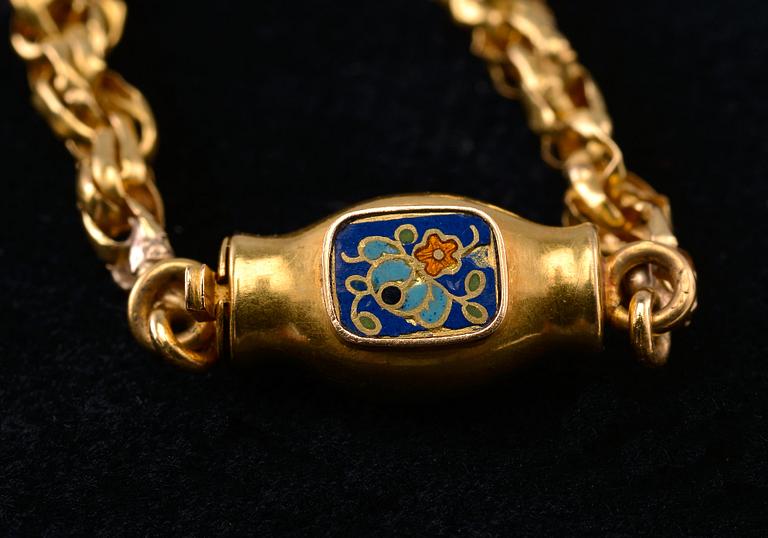 A CHAIN, 18K gold, enamel. Frans Viktor Syrenius Turku 1895. Weight 18,7 g.