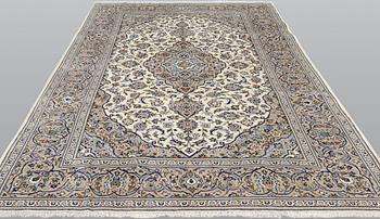 A Keshan carpet, approx. 297 x 198 cm.