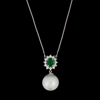 183. A cultured South sea pearl, cabochon cut emerald and brilliant cut diamond pendant, tot. app. 0.60 cts.