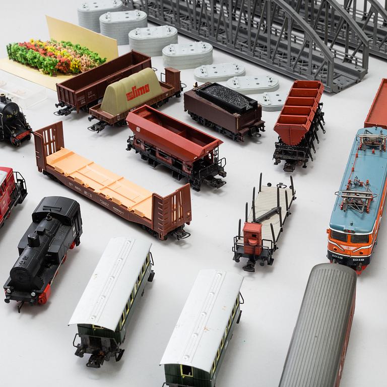 MÄRKLINBANA MED MÄRKLINTÅG, 152 delar, bland annat tågset Märklin, 1900-talets andra hälft.