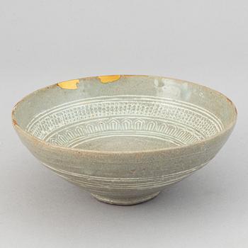 A Korean Koryo ceramic bowl, 15th century.