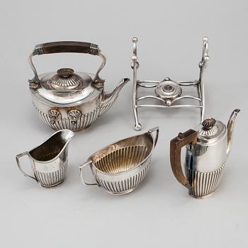 A Sheffield silver plate 5 piece tea and coffee set comprising coffee pot, tea pot, milk jug, sugar bowl, stand/burner.