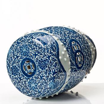 A blue and white garden seat, Qing dynasty, 19th Century.