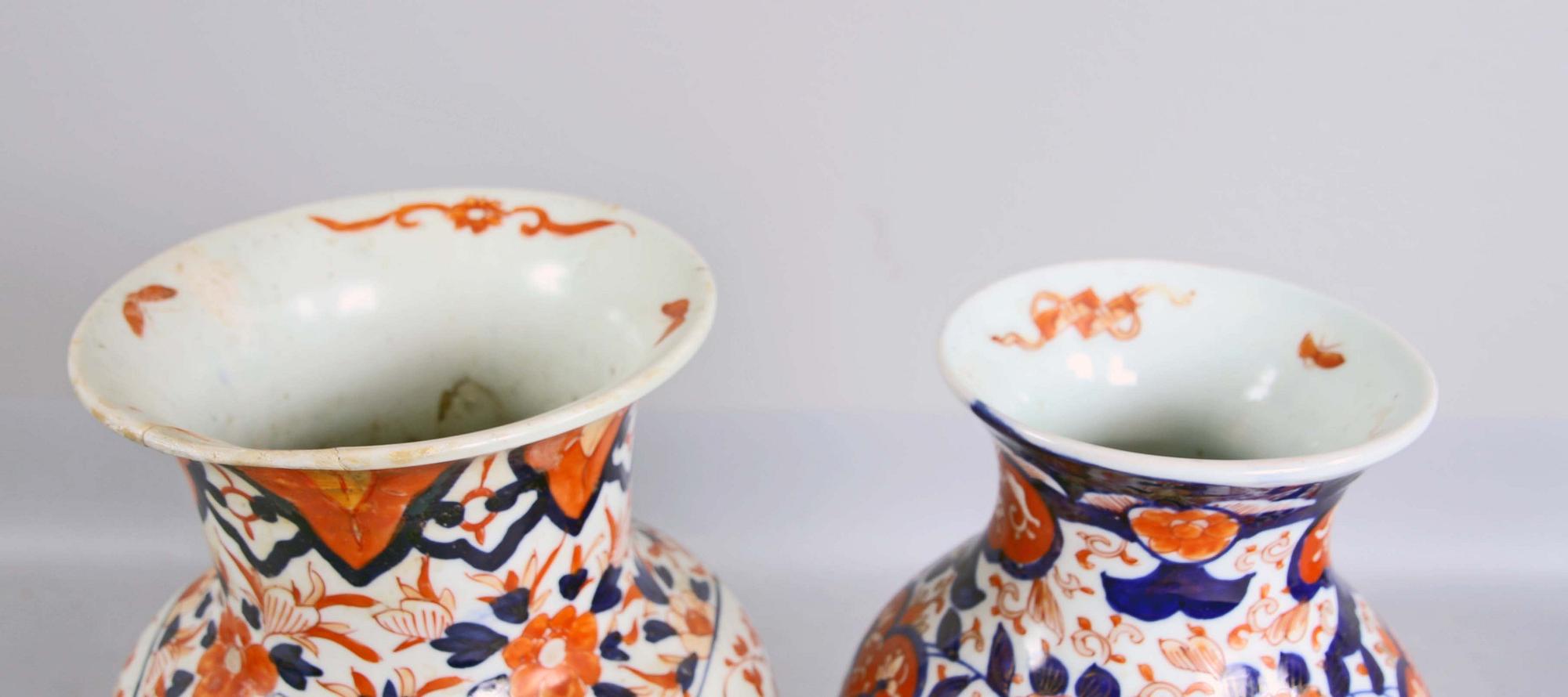 VASER, 2 st, porslin, Imari-dekor, Japan, omkring 1900.