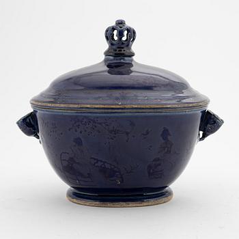 A underglaze blue tureen with cover, Qing dynasty, 18th Century.