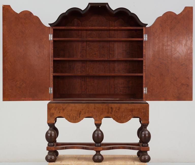 SKÅP, enligt uppgift Carl Malmsten, 1917 för NK.