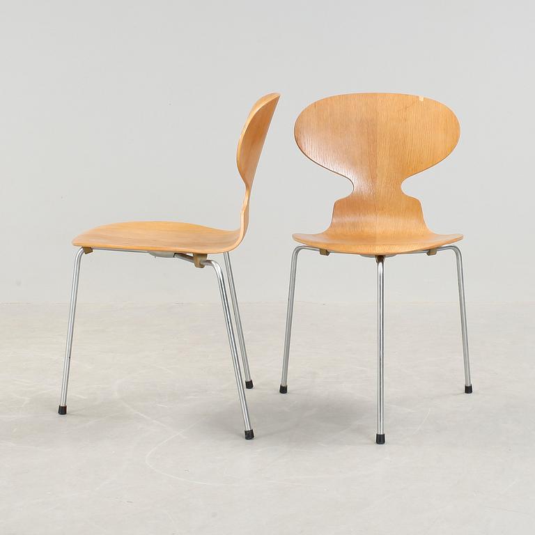 STOLAR, ett par, "Myran", Arne Jacobsen, Fritz Hansen, Danmark, 1964.