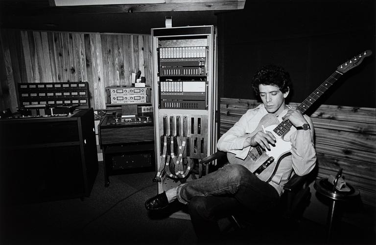 Lynn Goldsmith, "Lou Reed recording studio", 1977.