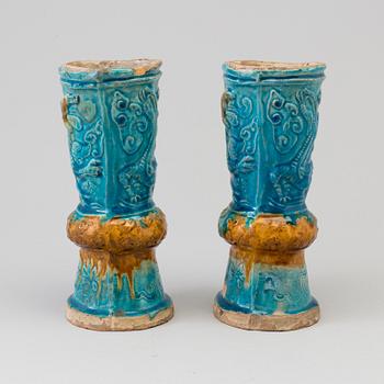 A pair of turkoise glazed alter vases, Ming dynasty (1368-1644).