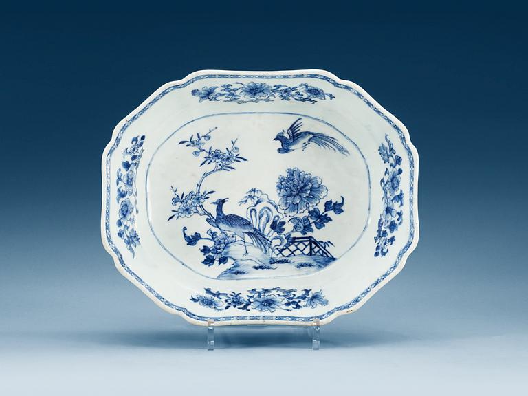 A large blue and white serving bowl, Qing dynasty, Qianlong (1736-95).