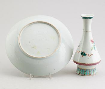 TALLRIK SAMT VAS, porslin, Kina, sannolikt 1800-tal.