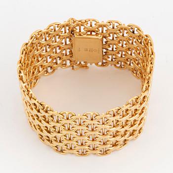 18K gold bracelet.