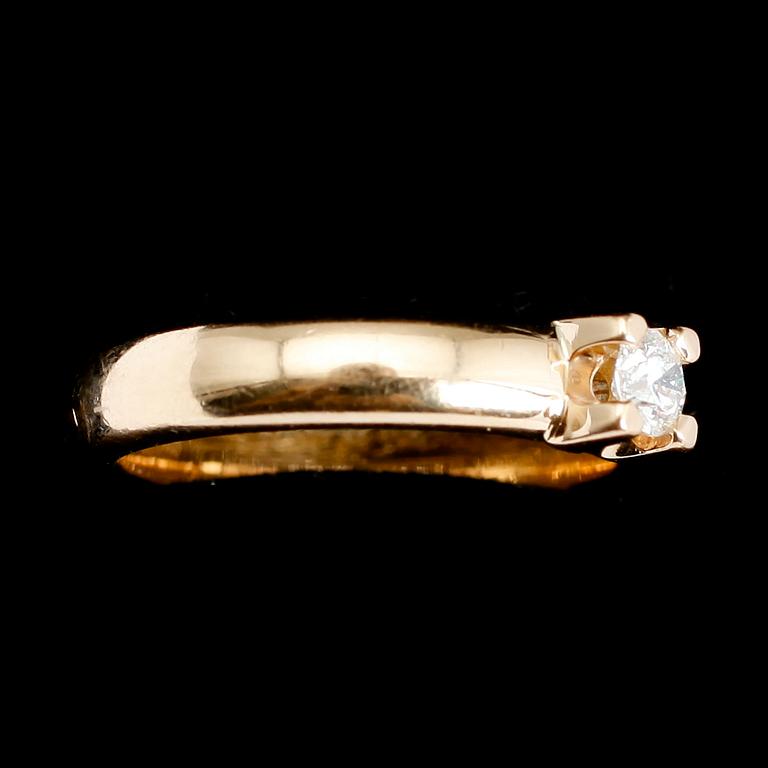 RING, 18 k guld, Schalins, solitär briljantslipad diamant 0.20 ct. Total vikt 7 gram.