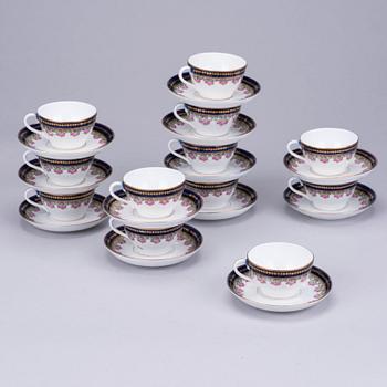 KOPPAR med FAT, 12 st, porslin, Kuznetsov, sekelskiftet 1800/1900.