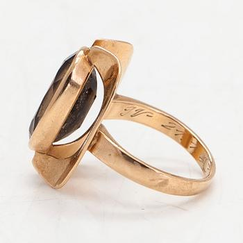 Eero Rislakki, ring, hänge och brosch, 14K guld, rökkvarts. Westerback, Helsingfors, 1959-61.