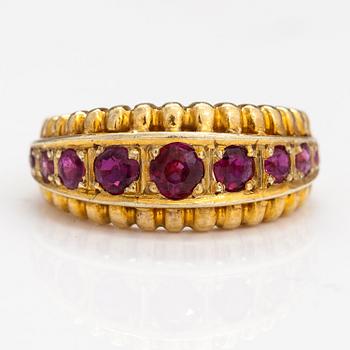 An 18K gold ring with rubies. Italy, finnish import marks.