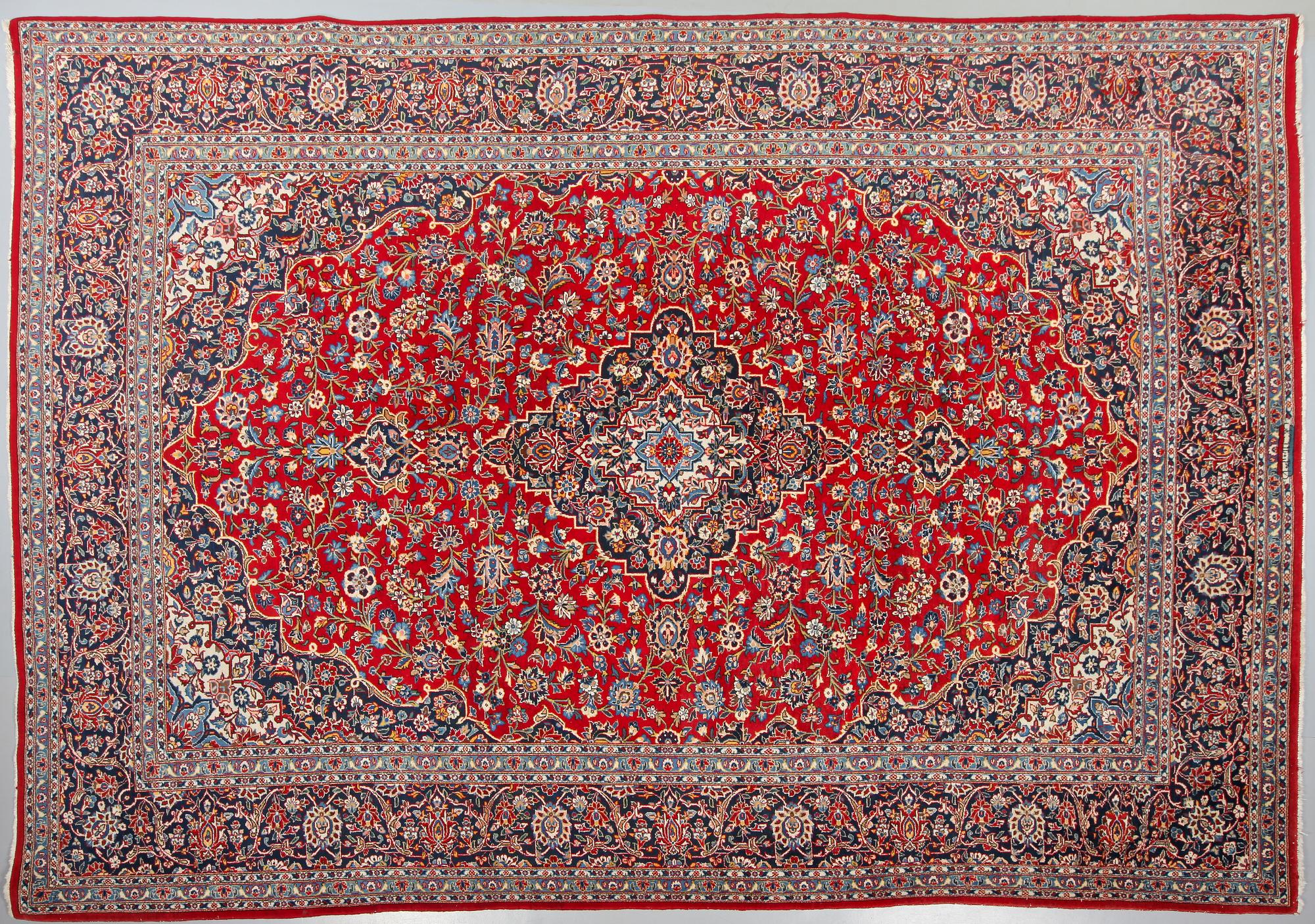MATTA , 1900-talets sista del, möjligen Meshed, 350 x 255 cm, signerad.