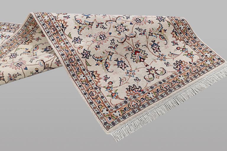 A runner carpet, Kashan, ca 380 x 86 cm.
