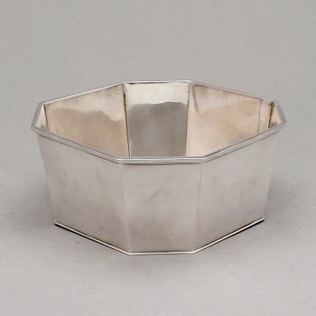 SKÅL, silver, design Helge Lindgren, K. Andersson, Stockholm, 1953. Vikt ca 361g.