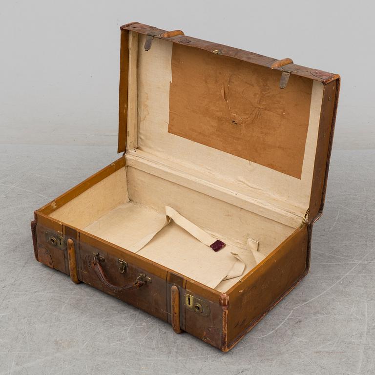 An early 20th century vintage suitcase from the Swedish diplomatic legation in Constantinople (Istanbul) and Warsaw.