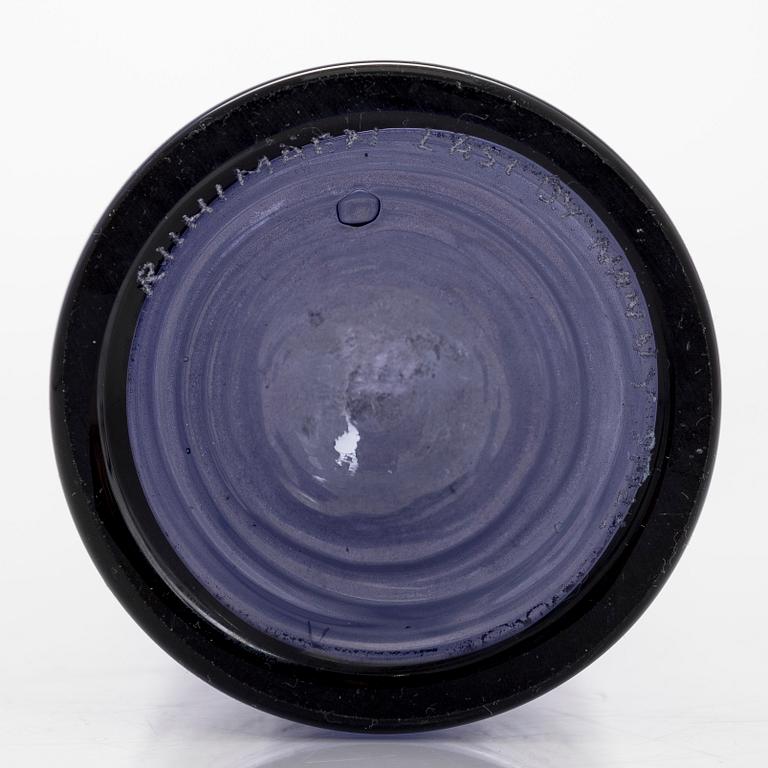 Nanny Still, a glass bottle signed Riihimäen Lasi O.Y Nanny Still.