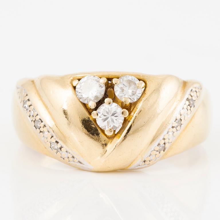 Ring, 18K gold with brilliant-cut and octagonal-cut diamonds.