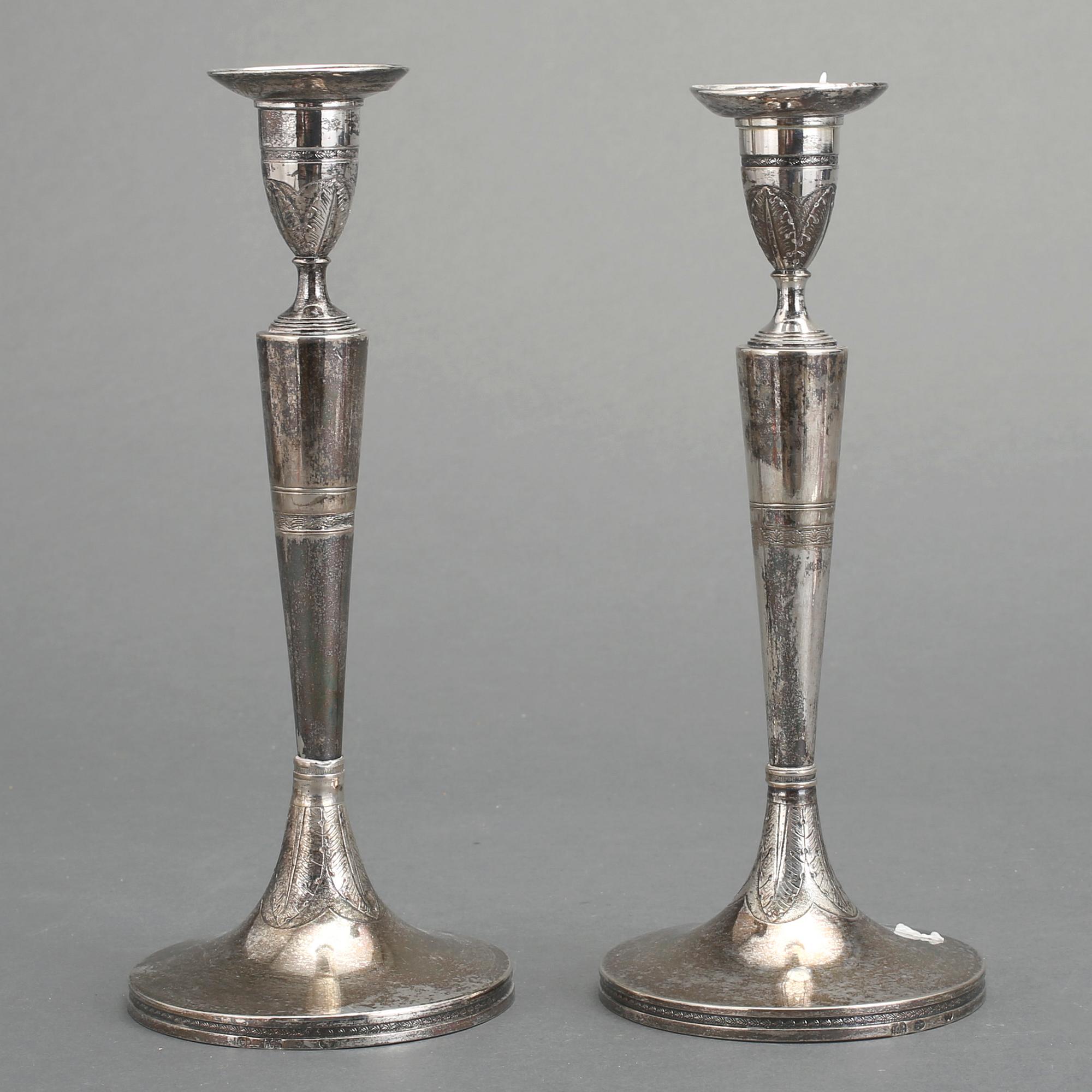 LJUSSTAKAR, ett par, silver, Pressburg, Ungern, 1817. Vikt ca 558g.