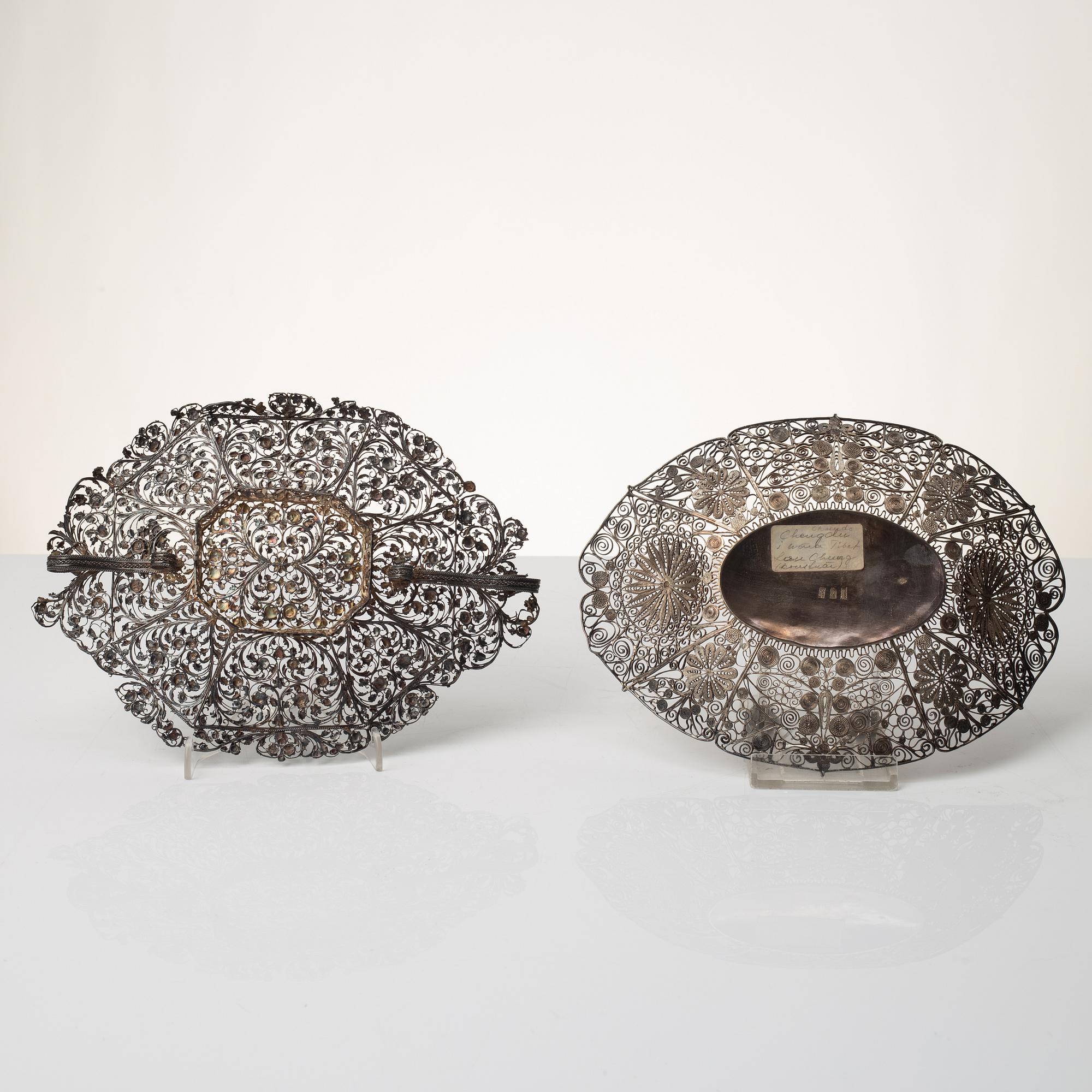 Korgar, två stycken, silver. Kina, Qingdynastin, 1800-tal.