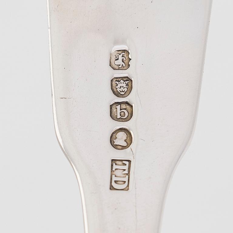 A sterling silver fish slice, Thomas Dicks, London England 1817.
