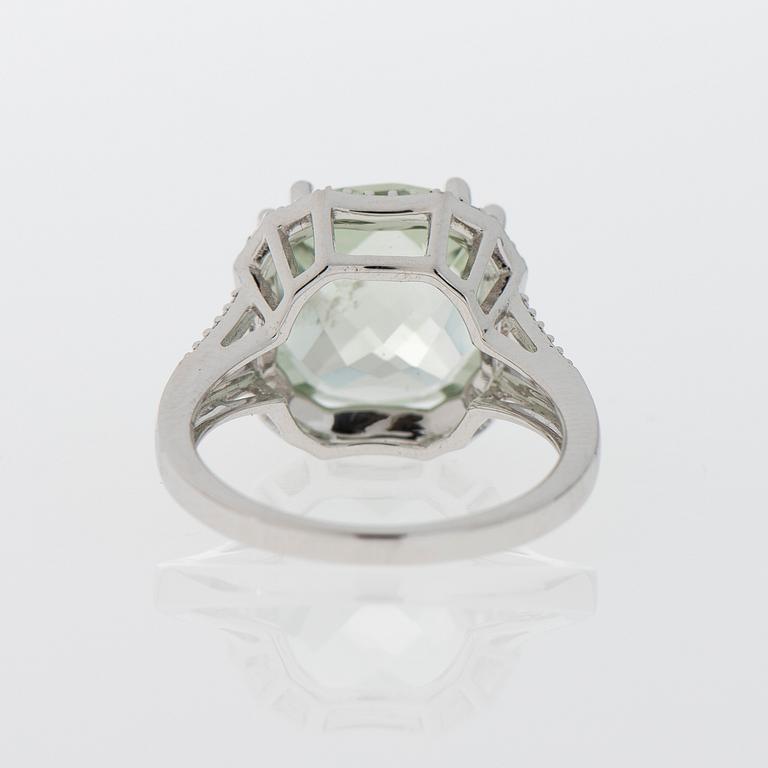 RING, 10K vitguld, grön kvarts.