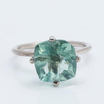 A faceted fluorit ring.