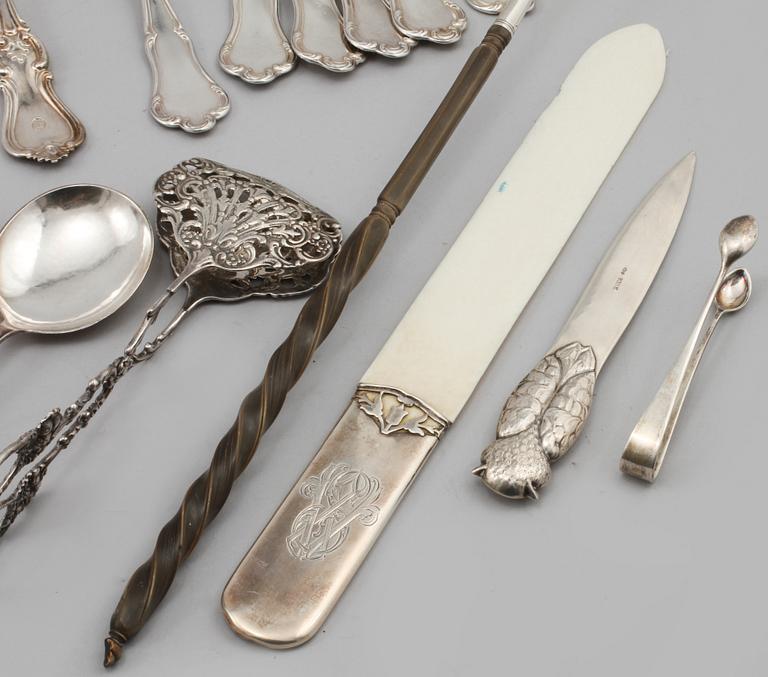 PARTI SILVER, 37 delar, mestadels Sverige, 1800- och 1900-tal, vikt ca 1250 g.