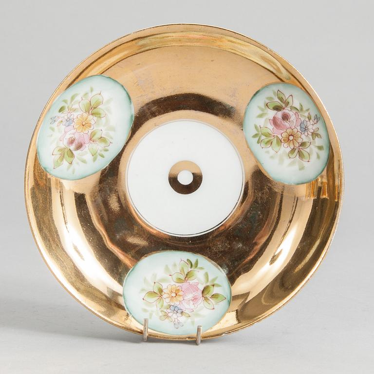 TEKOPPAR med FAT, 5 st, porslin, Kuznetsov, Ryssland 1890-1913.