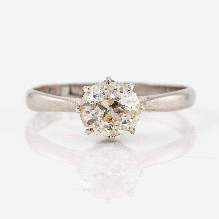 Ring 18K white gold with an old-cut diamond.