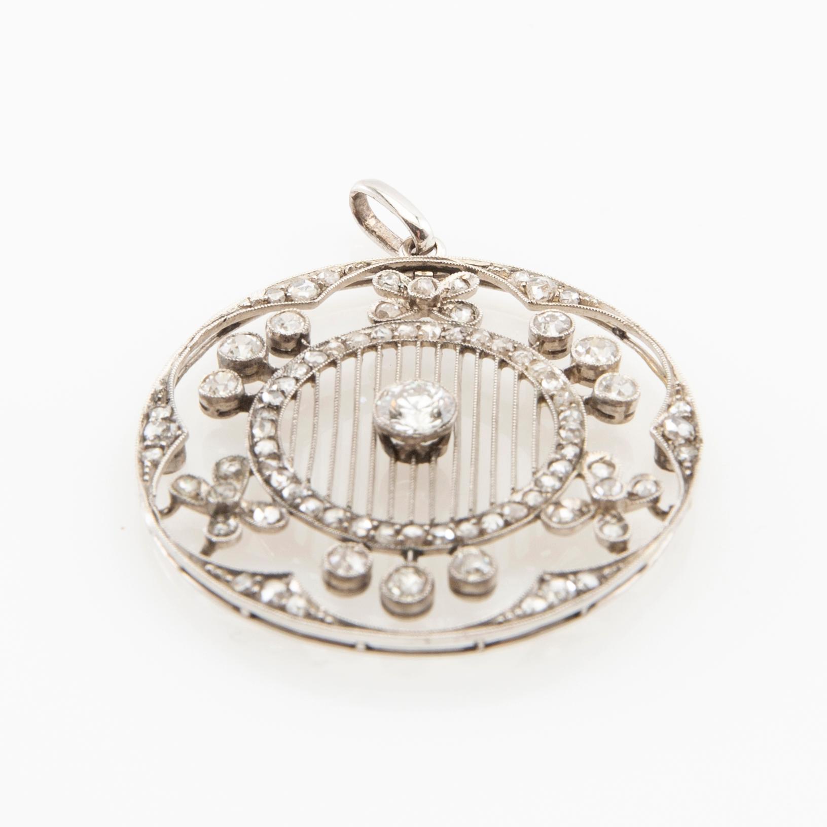 Hänge av platina och gammalslipade samt rosenslipade diamanter, Belle Èpoque omkring år 1900.
