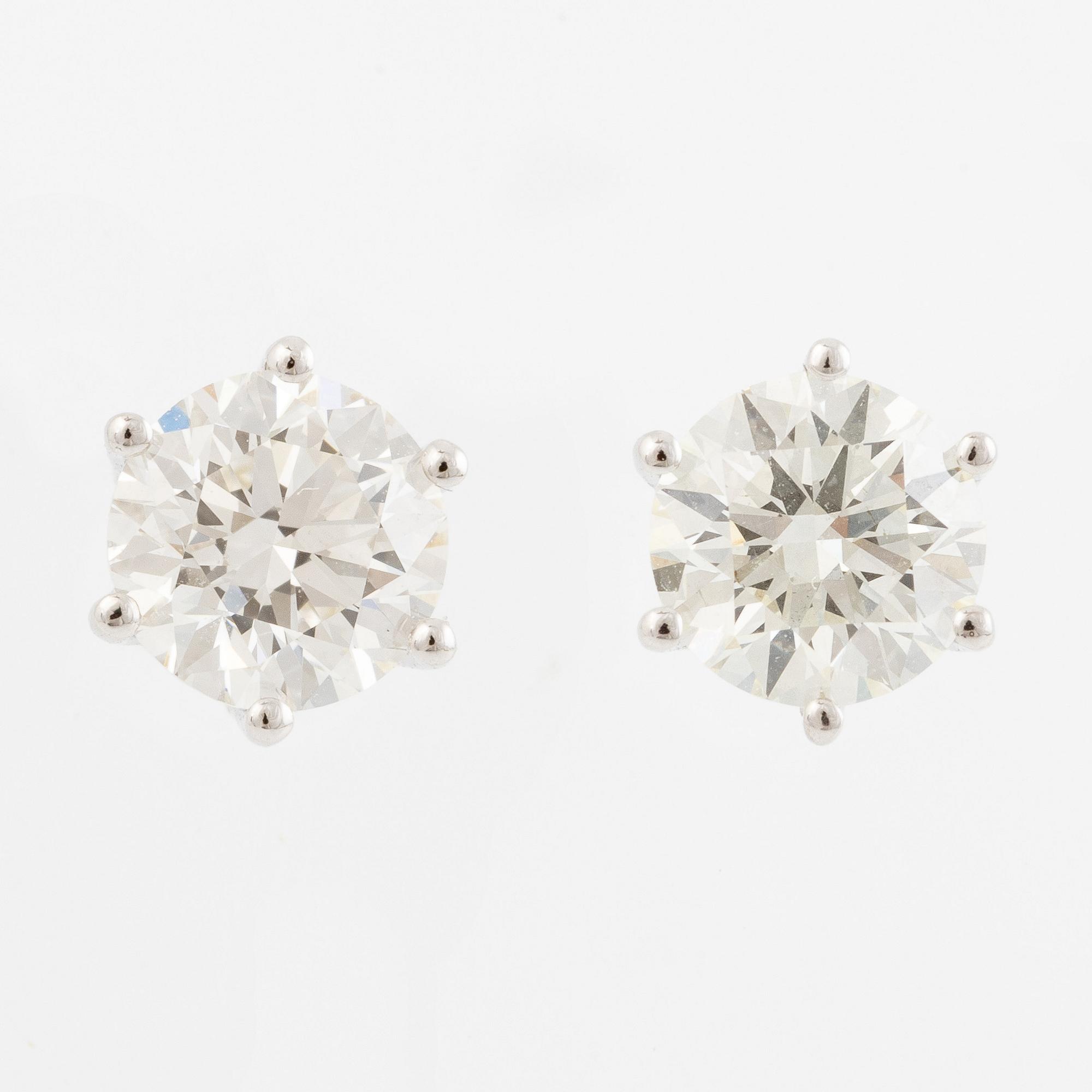 Örhängen 18K vitguld med briljantslipade diamanter.