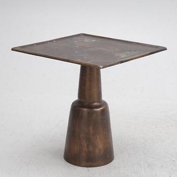 A "Chloé" table from Artwood.