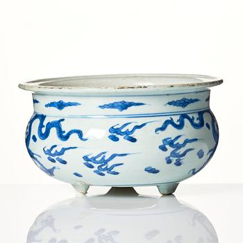 A blue and white tripod censer, Qing dynasty, 18th Century.