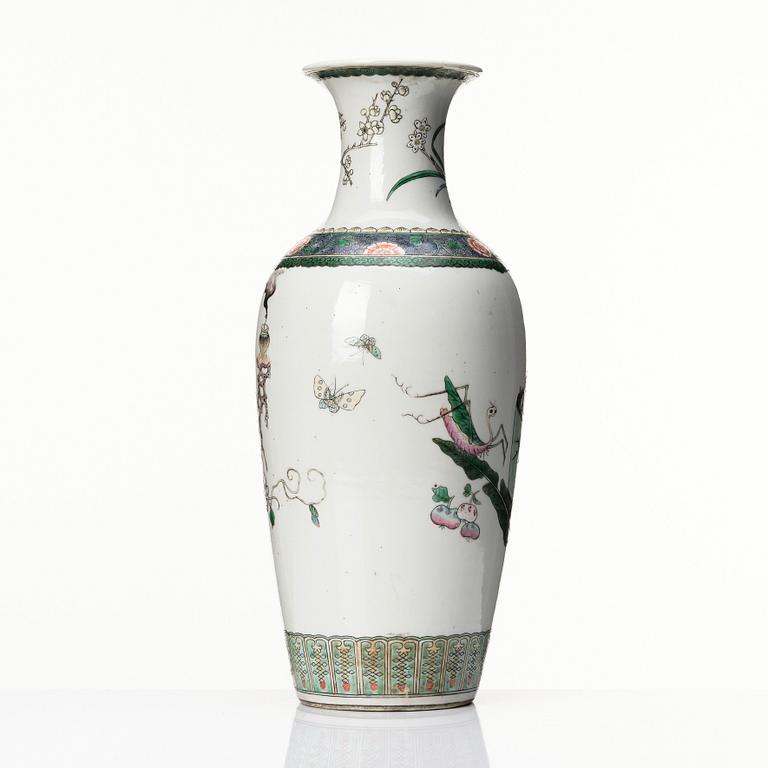 A Chinese famille rose vase, Qing dynasty, 19th Century.