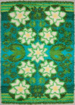 MATTA, rya, "Näckros", Astrid Sampe, Wahlbecks Rya, Linköping, 1960-tal. Ca 200 x 137 cm.