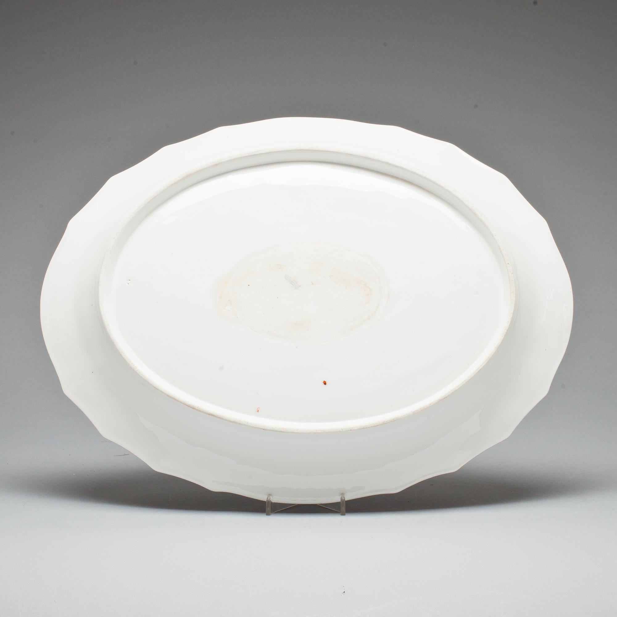 SERVERINGSFAT, porslin, "Sachsisk blomst", Royal Copenhagen. Omkring 1900.