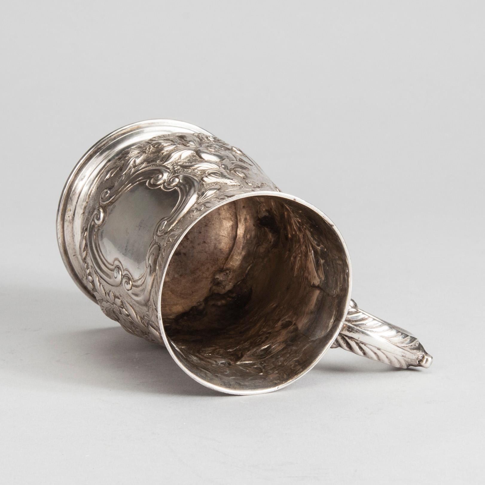 STOP, silver Fuller White, London 1748. Vikt 354 g.