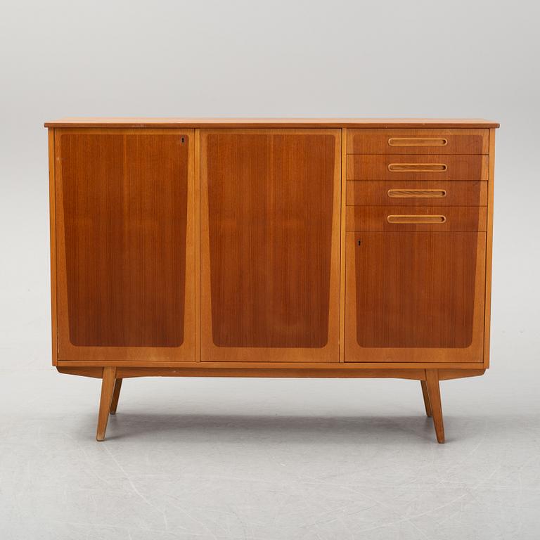 A teak vemeered sideboard, 1950's/60's.