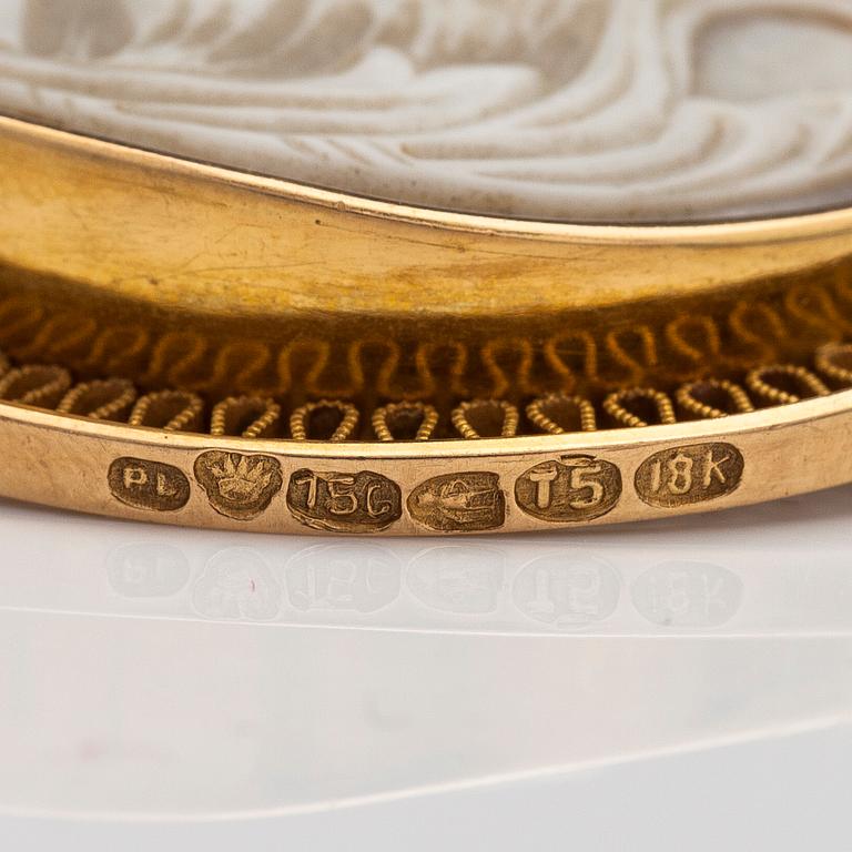 BROSCH, 18K guld, snäckskalskamé. Lappi & K:ni, Villmanstrand 1924.
