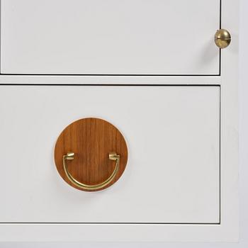 Josef Frank, sideboard, modell 2137, Firma Svenskt Tenn, samtida produktion.