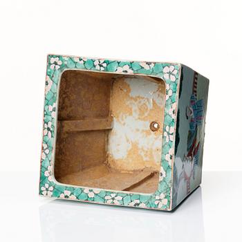 A rectangular famille rose flower pot, Qing dynasty, 19th Century.
