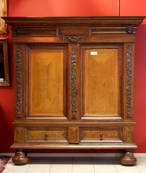 SALSKÅP, barockstil, 1900-tal.