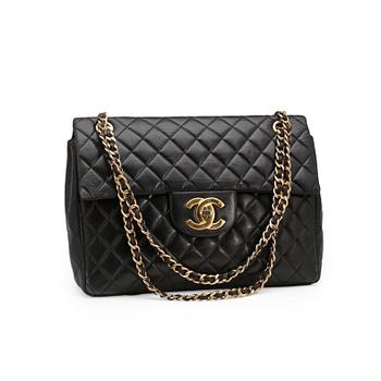 601. CHANEL, a quilted black leather shoulder bag, "Flap bag maxi".