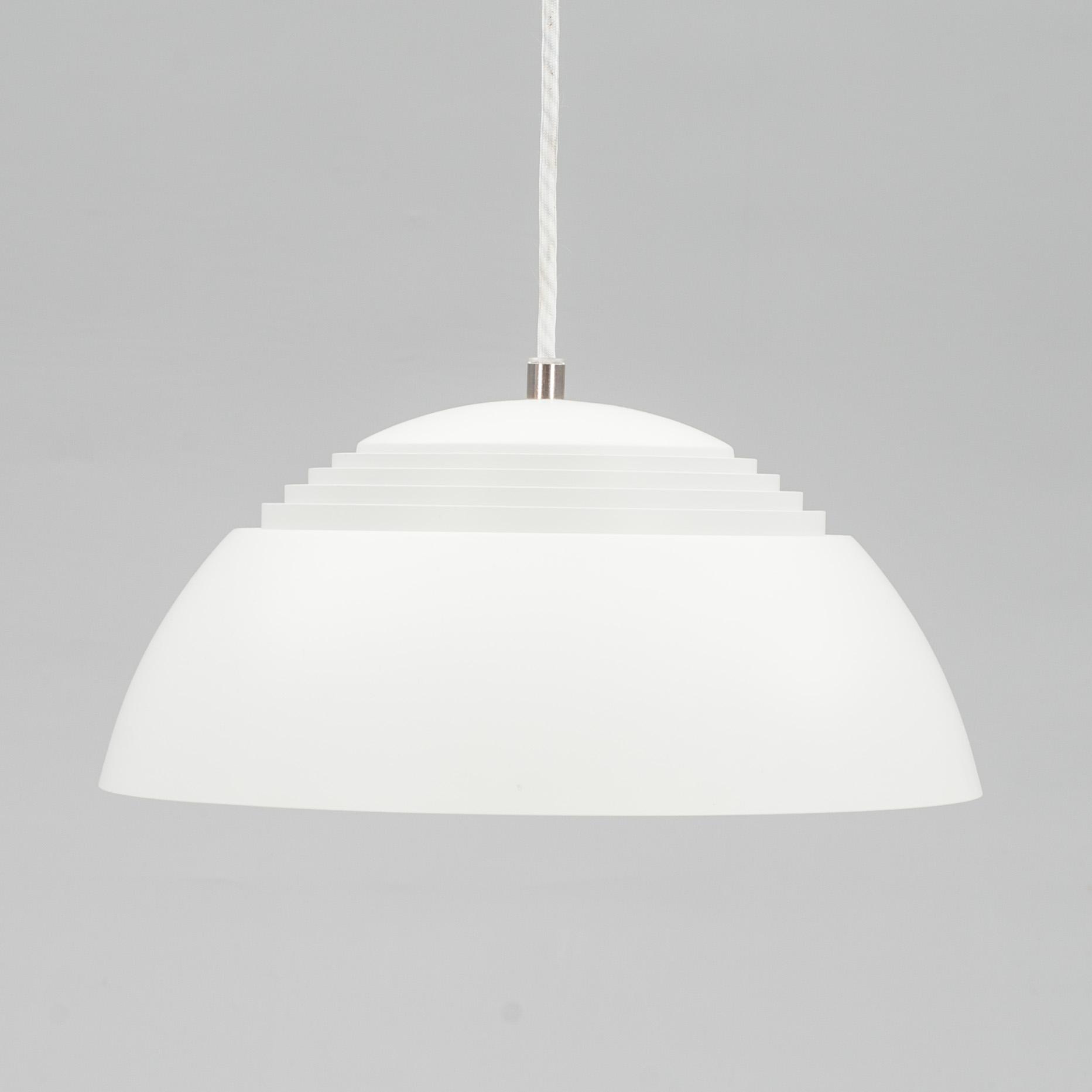TAKLAMPA, "Lilla AJ-pendel", Arne Jacobsen, Louis Poulsen.