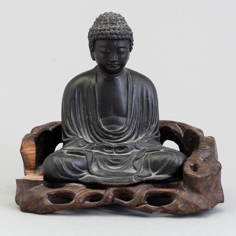 A Japanese bronze buddha, early 20th century.